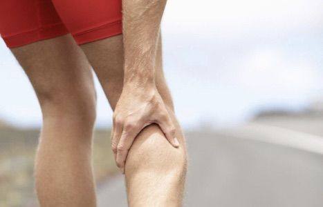Почему болит ниже колена сзади при сгибании и разгибании что делать, как лечить боль